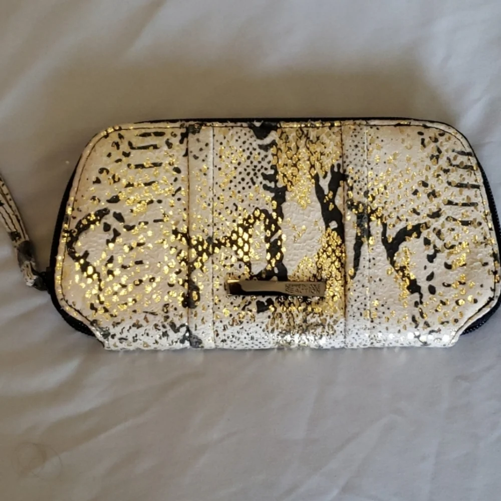Kenneth Cole Reaction zippered waller gorgeous wallet-multi color - Picture 2 of 11